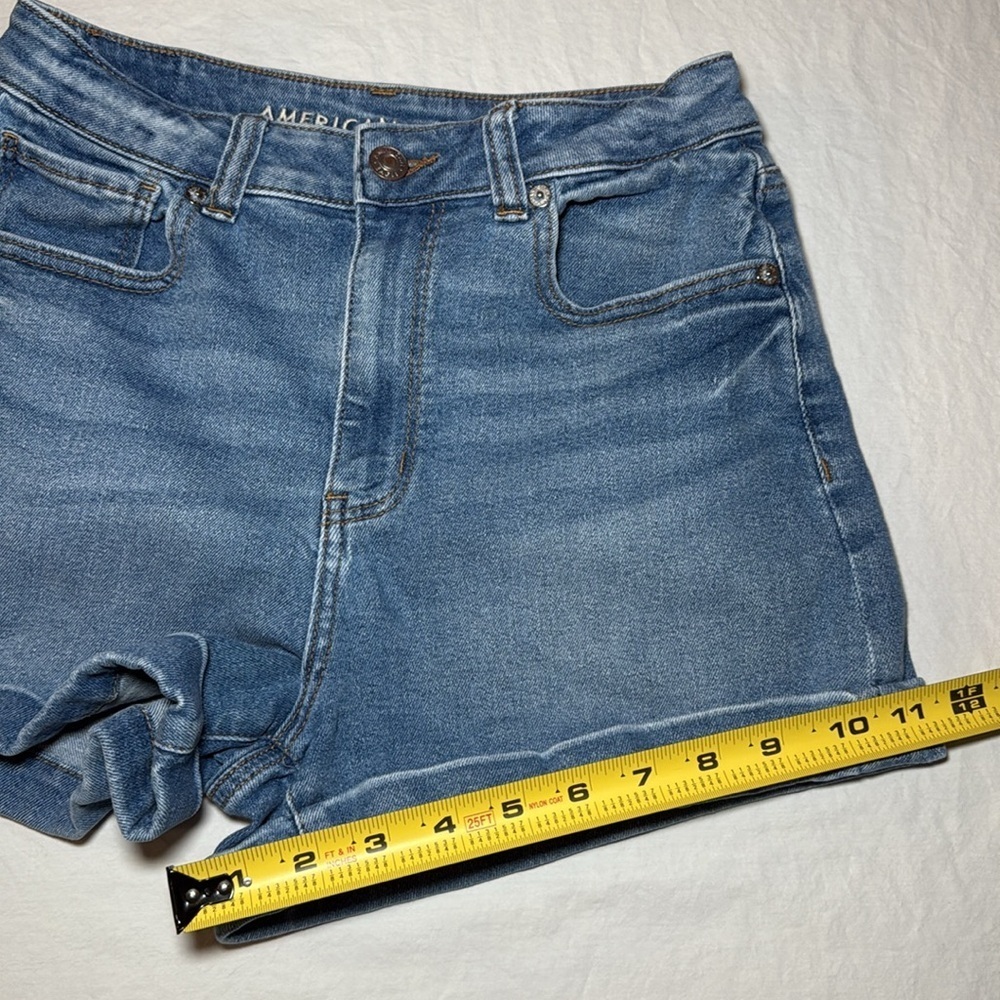American Eagle Outfitters Women's Roll Cuff Medium Wash Mom Shorts Size 2 EUC - Picture 10 of 10